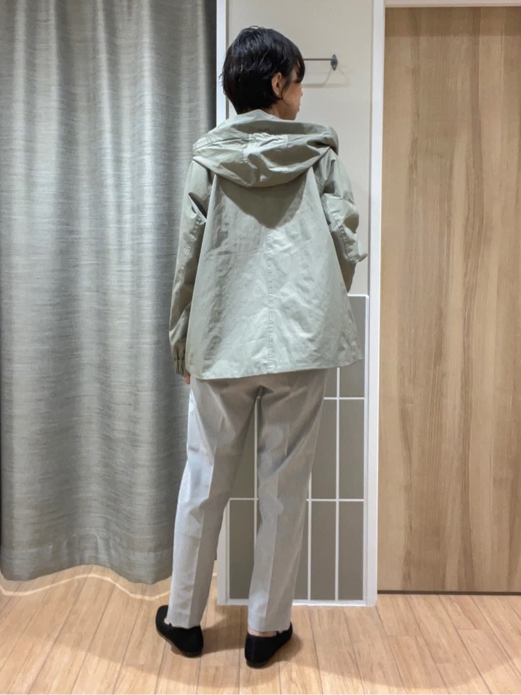 ヨッコさんの「grove｜◆【デイリーから特別な日まで】華やかさを纏うヴィンテージサテンブラウス」を使ったコーディネート