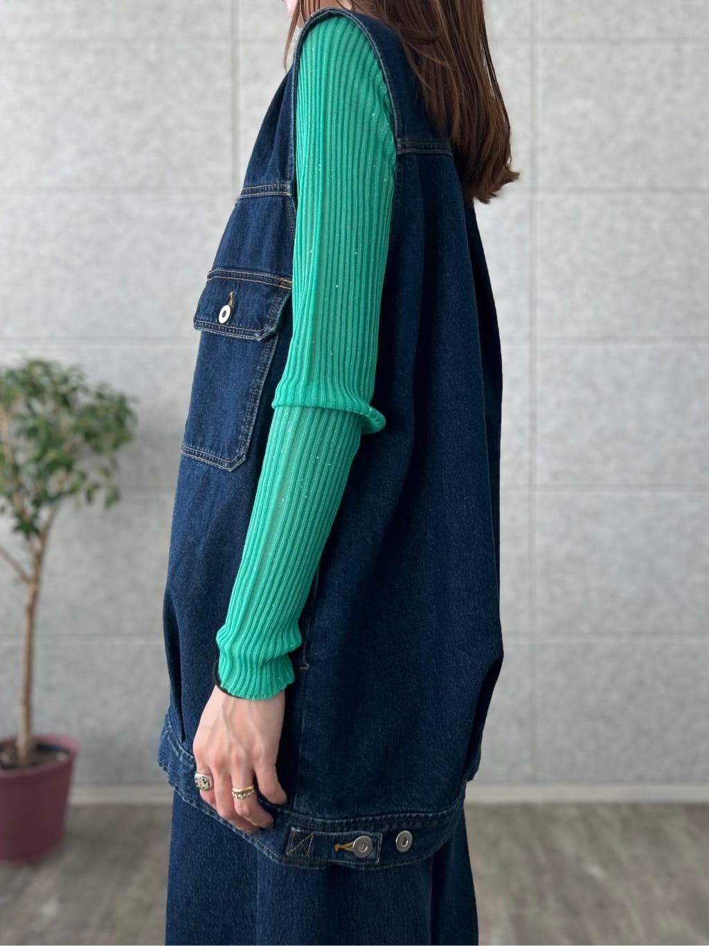 mitsukiさんの「INDIVI｜ハイウエストカーブデニム」を使ったコーディネート