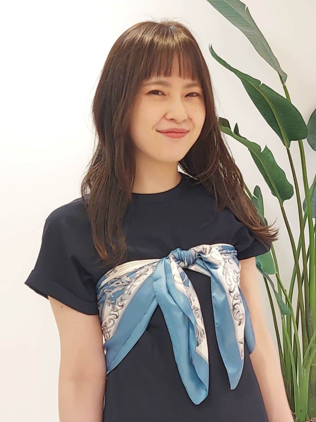 YuKaRiさんの「UNTITLED｜【手洗い／88cm正方形】エンブレムプリントスカーフ」を使ったコーディネート