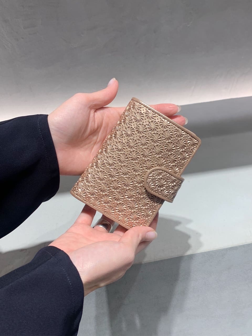 Kさんの「HIROKO HAYASHI｜GIRASOLE（ジラソーレ）二つ折り財布」を使ったコーディネート