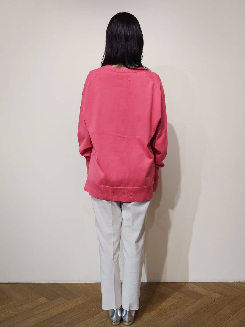 Uさんの「OPAQUE.CLIP｜◆リラクシーVネックニット／オーガニックコツトン混【UV／洗濯機洗い可】」を使ったコーディネート