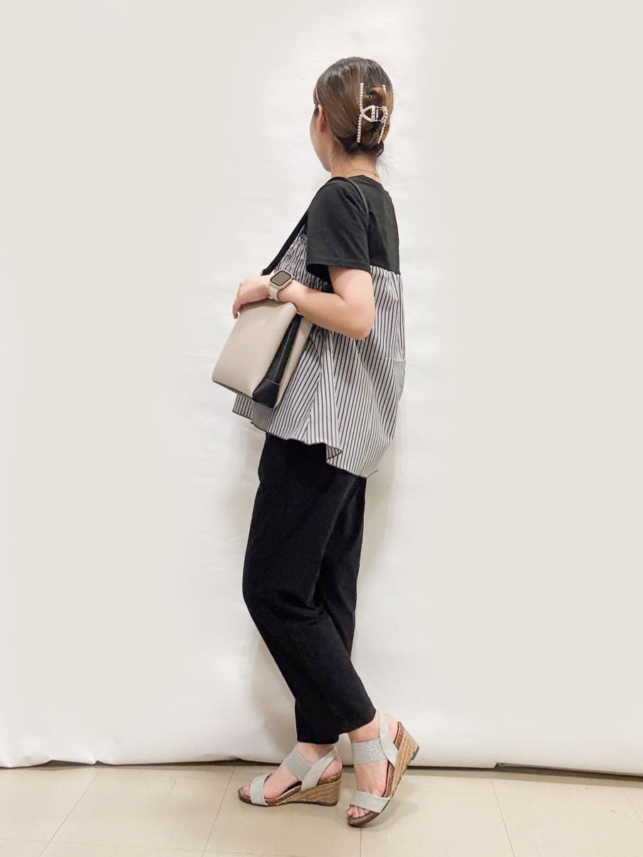 bulさんの「SHOO･LA･RUE｜◆【洗える/S-LL/ひんやり】さらっとしたタッチが癖になる ストレッチテーパードパンツ」を使ったコーディネート