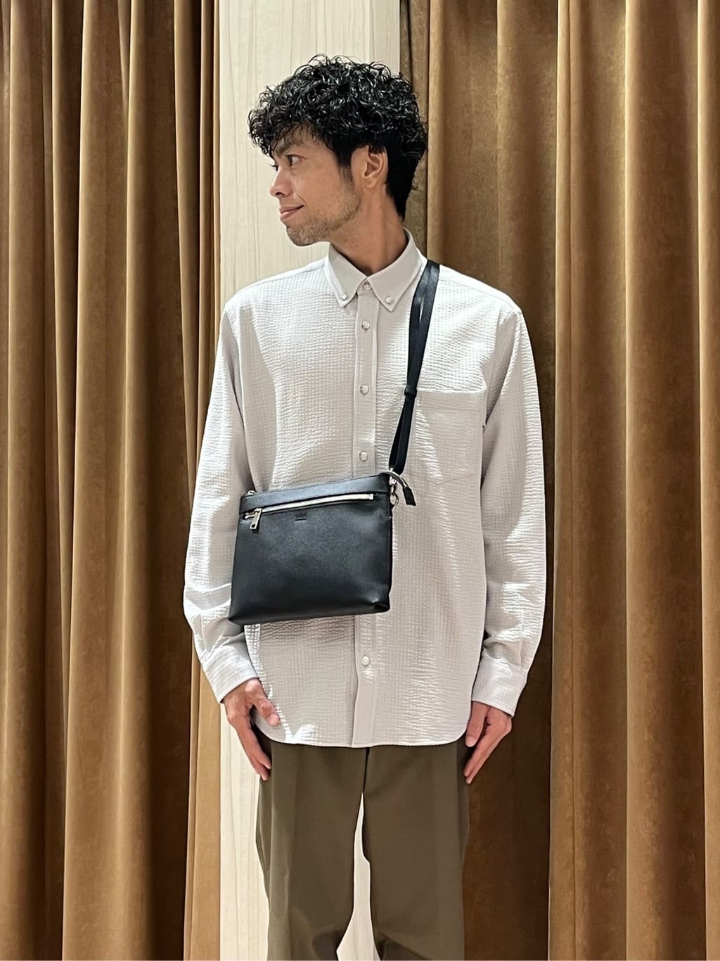 URAさんの「TAKEO KIKUCHI｜【抗菌防臭/シーズンレス】シアサッカー ジャージシャツ」を使ったコーディネート