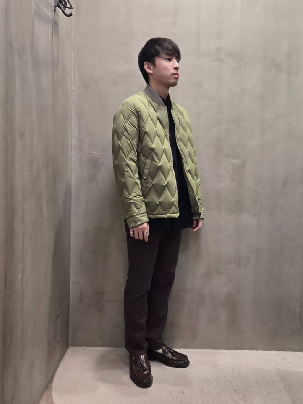 白木駆さんの「TAKEO KIKUCHI｜【抗菌防臭/シーズンレス】シアサッカー ジャージシャツ」を使ったコーディネート