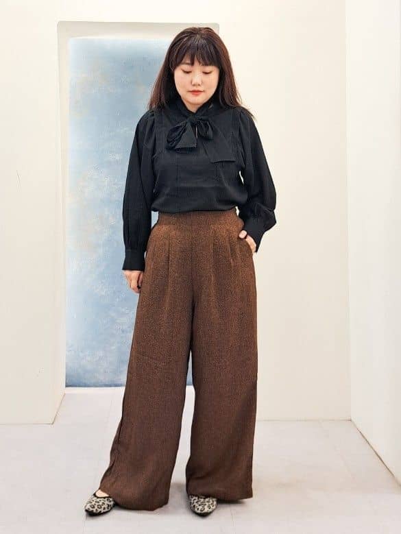 ふるさんの「grove｜【ふわっと心地よい足入れ】やわここち(R)Vカットパンプス」を使ったコーディネート