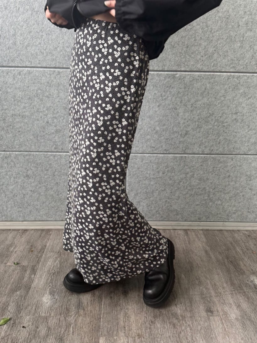 designer yukaさんの「CODE A｜petit flower skirt」を使ったコーディネート