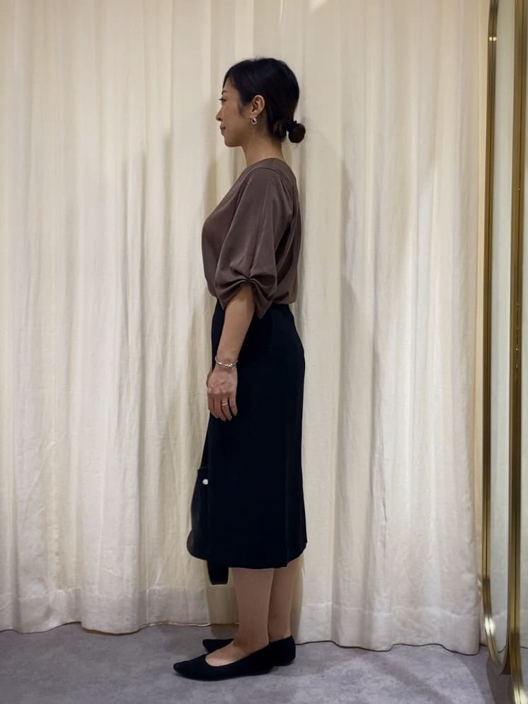 𝑹𝑶𝑴𝑰さんの「INDIVI｜」を使ったコーディネート