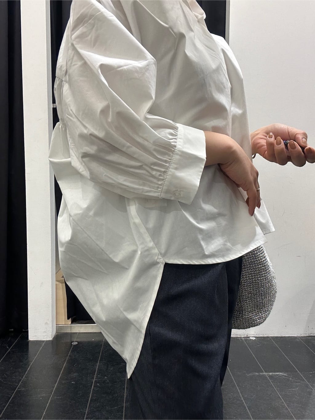 ひらのみさんの「THE SHOP TK｜◆【体型カバー】6分袖バックシャーリングシャツ/洗える」を使ったコーディネート