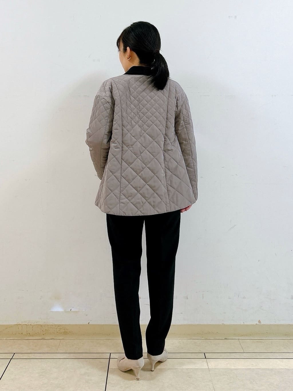 hattoriさんの「INDIVI｜【洗える／UVケア／スーツ】ストレッチノーカラージャケット」を使ったコーディネート