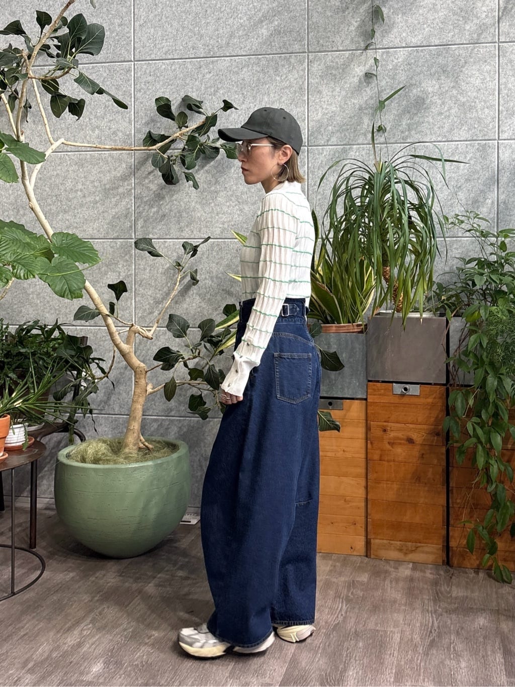 kotakiさんの「INDIVI｜ハイウエストカーブデニム」を使ったコーディネート