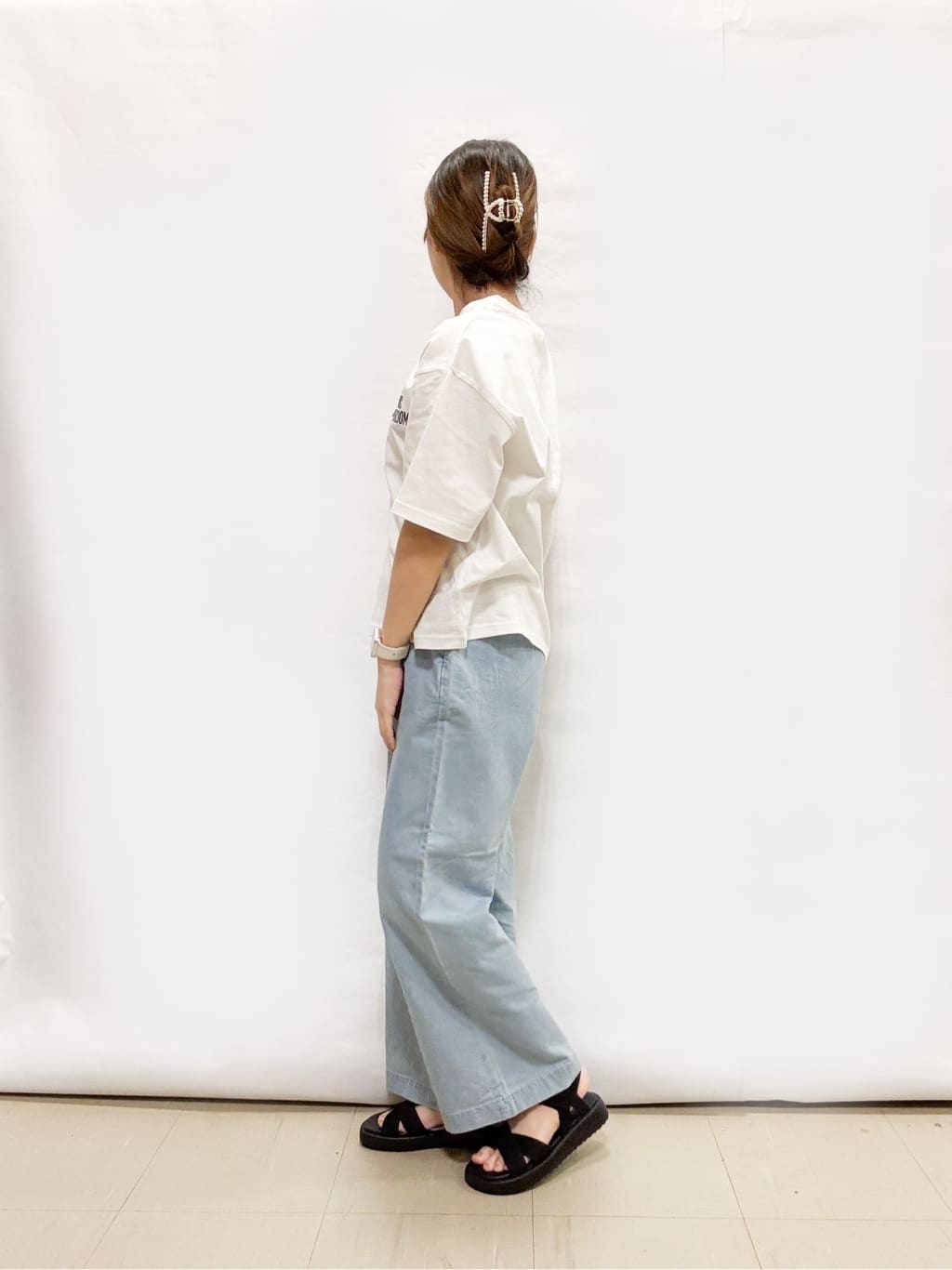 bulさんの「SHOO･LA･RUE｜◆【選べる4柄】コットンプリントロゴTシャツ」を使ったコーディネート