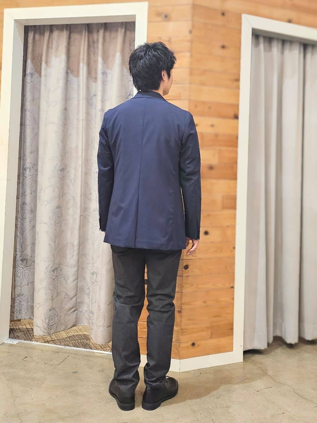 daiさんの「THE SHOP TK｜【オールシーズン穿ける！】7DAYSストレッチへリンボンパンツ　ON&hArr;OFF兼用」を使ったコーディネート