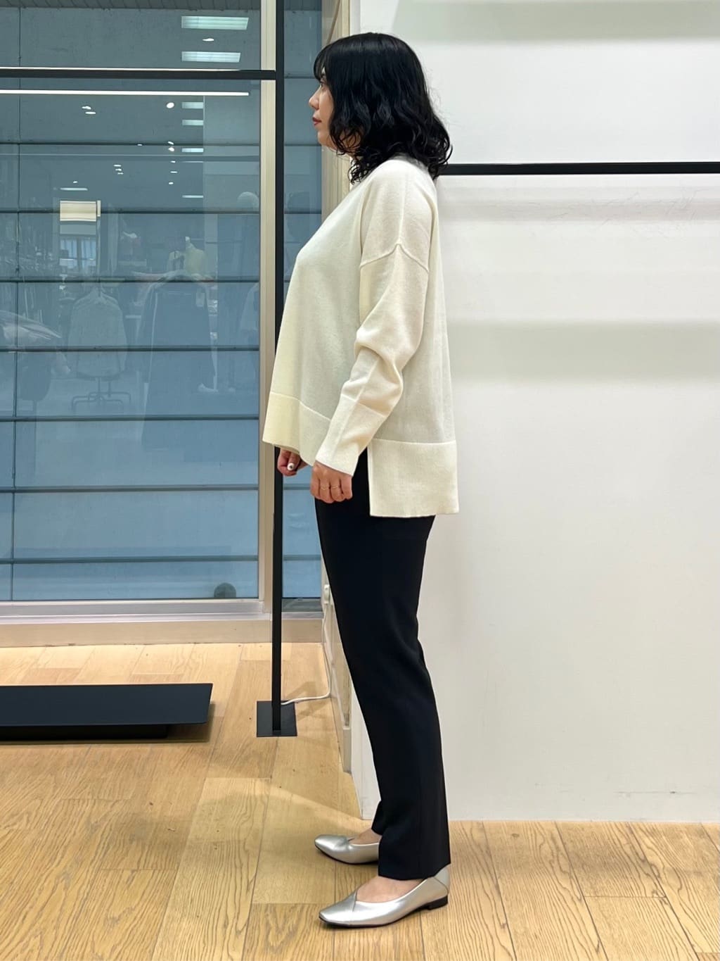 shimaさんの「INDIVI｜【洗える／UVケア／スーツ】ストレッチタックテーパードパンツ」を使ったコーディネート