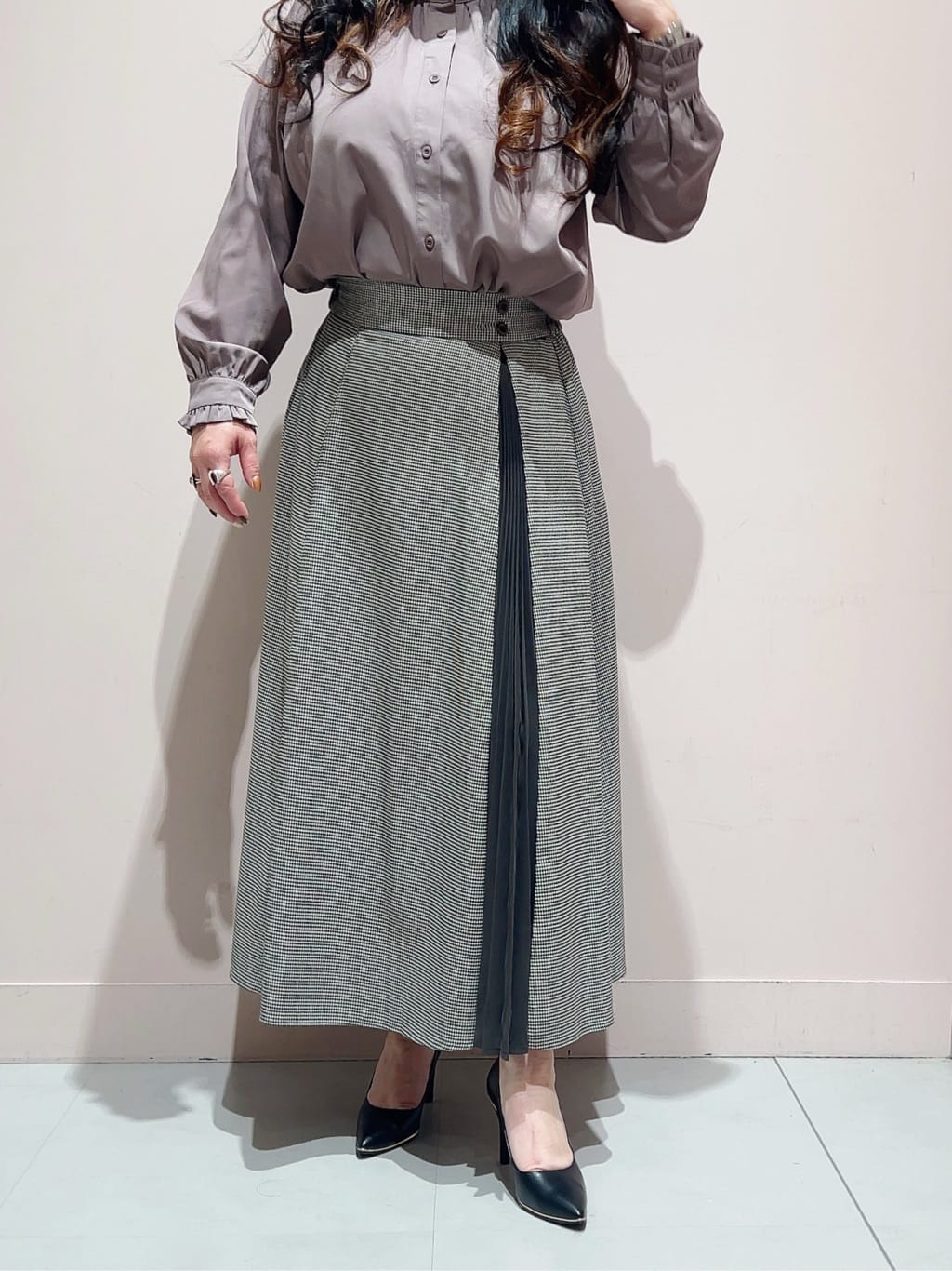 りえさんの「ESPERANZA｜【レイン対応/12時間パンプス】約8.5cm　歩きやすくて疲れにくい」を使ったコーディネート
