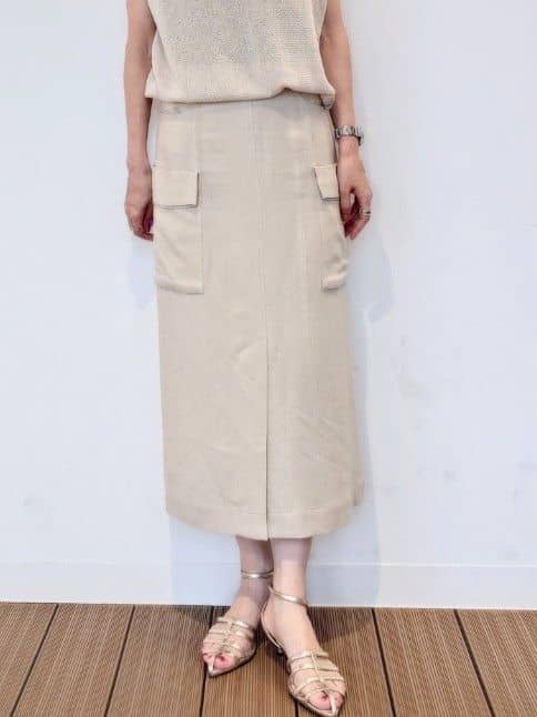 MUTSUKOさんの「UNTITLED｜【手洗い／88cm正方形】エンブレムプリントスカーフ」を使ったコーディネート