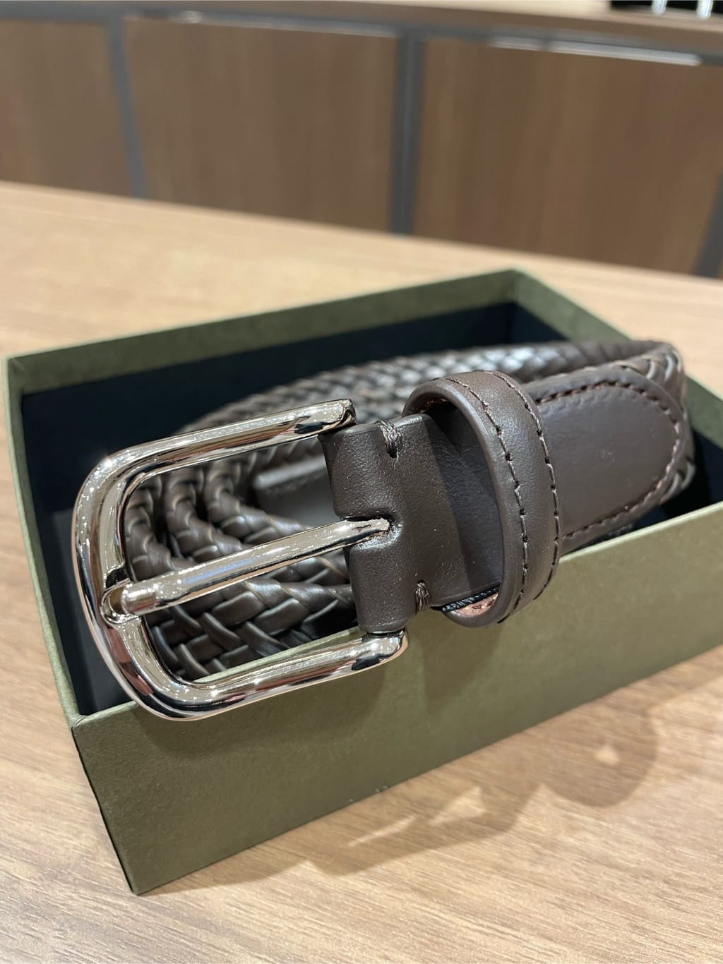 コウノ モトヤさんの「TAKEO KIKUCHI｜【GIFT】レザーメッシュベルト」を使ったコーディネート