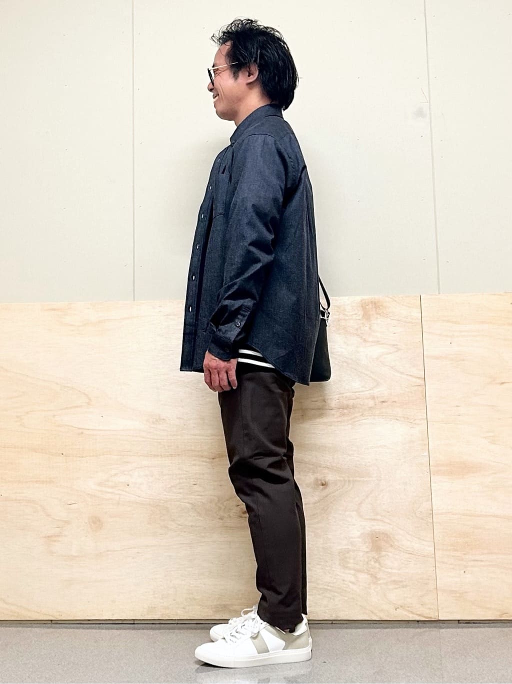 KENJI Iさんの「THE SHOP TK｜サフィアーノミニサコッシュ」を使ったコーディネート