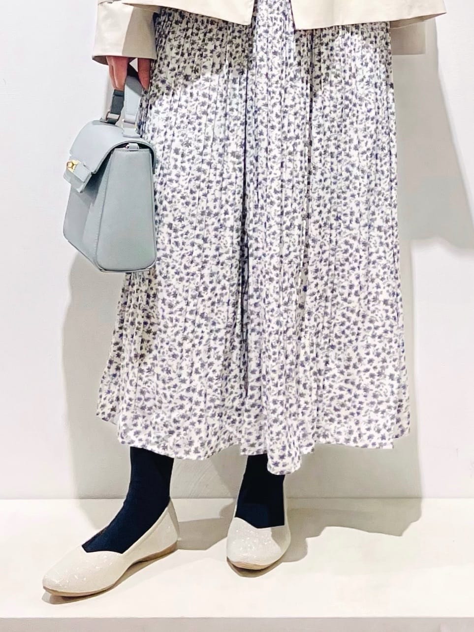 Fujiharuさんの「grove｜◆【デイリーから特別な日まで】華やかさを纏うヴィンテージサテンブラウス」を使ったコーディネート