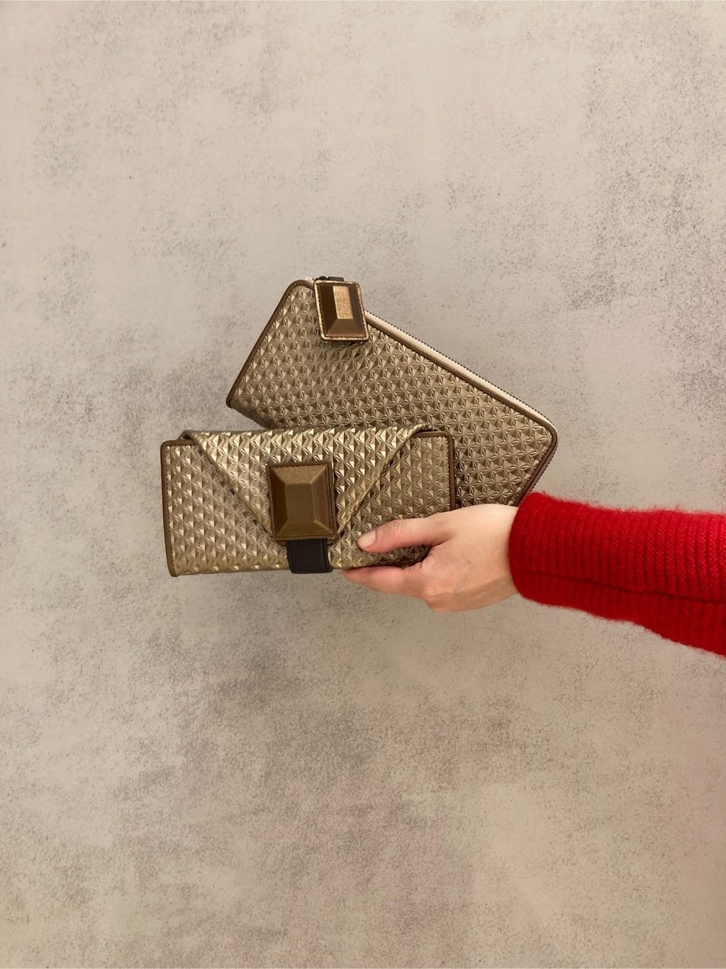 Cさんの「HIROKO HAYASHI｜CARATI（カラーティ）マルチ財布」を使ったコーディネート