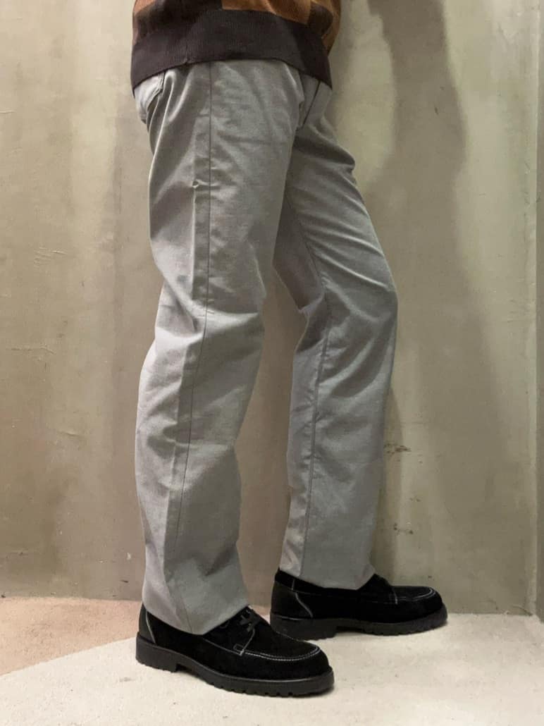 コウノ モトヤさんの「TAKEO KIKUCHI｜【Made in JAPAN】播州織 ストレッチ パンツ」を使ったコーディネート