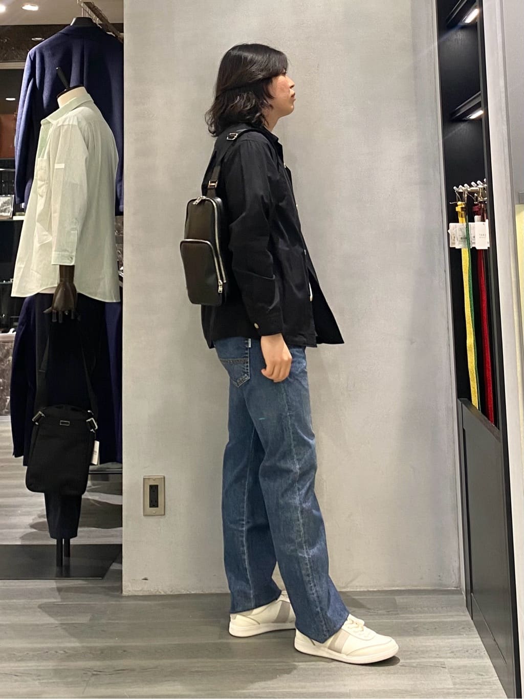 nishiさんの「TAKEO KIKUCHI｜【モンスターストレッチ】日本製 ウォッシュド デニムパンツ」を使ったコーディネート