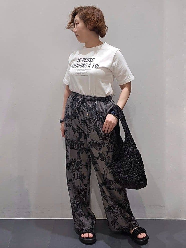 ゆきをさんの「OPAQUE.CLIP｜◆アソートロゴTシャツ【洗濯機洗い可】」を使ったコーディネート
