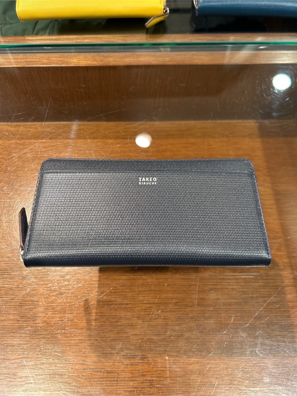 coheyさんの「TAKEO KIKUCHI｜【ソフト＆ナチュラル】ミニメッシュ レザー　ラウンドファスナー長財布」を使ったコーディネート