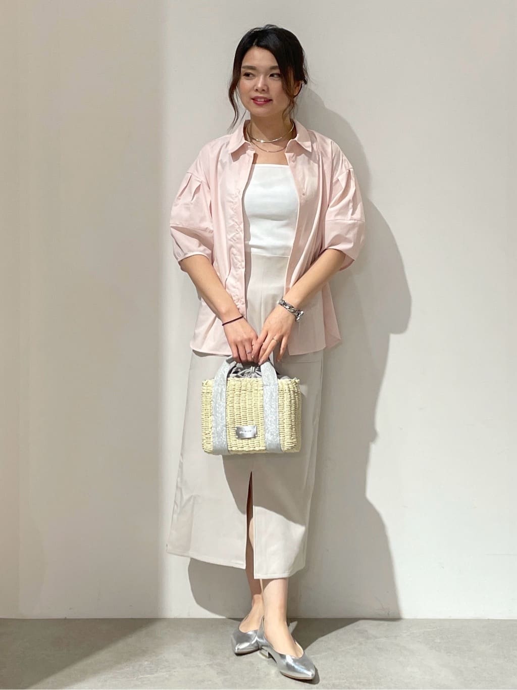 kanahoさんの「OPAQUE.CLIP｜◆《美人百花掲載》ランタンスリーブシャツ【洗濯機洗い可】」を使ったコーディネート