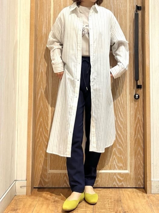 meiさんの「SHOO･LA･RUE｜【SS-3L/無理せずスリム】 ぐんぐん伸びる イージーテーパードパンツ」を使ったコーディネート