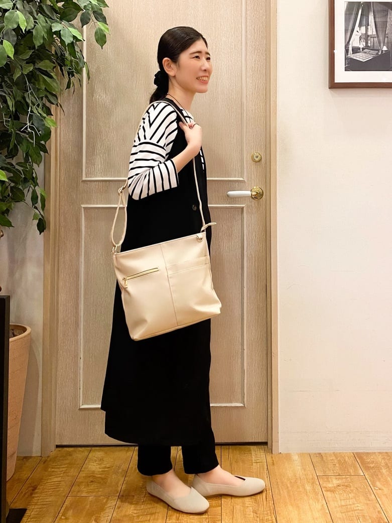 みぞさんさんの「SHOO･LA･RUE｜【SS-3L/無理せずスリム】 ぐんぐん伸びる イージーテーパードパンツ」を使ったコーディネート