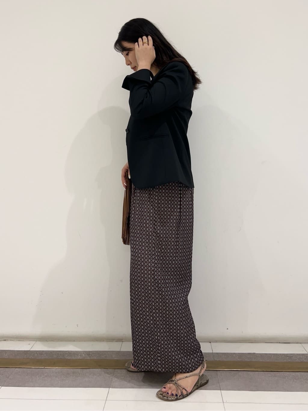 YURIさんの「UNTITLED｜【洗える通勤スーツ】レジェールギャバ　ストレッチカラーレスジャケット」を使ったコーディネート