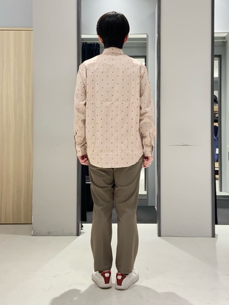 わいずみさんの「TAKEO KIKUCHI｜ハットモチーフ ジャカード ストライプ シャツ」を使ったコーディネート