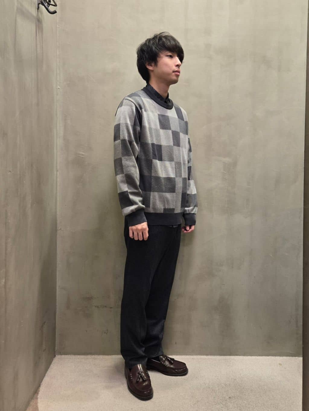 白木駆さんの「TAKEO KIKUCHI｜【ONOFF対応】TRダブルニット ストレッチパンツ」を使ったコーディネート