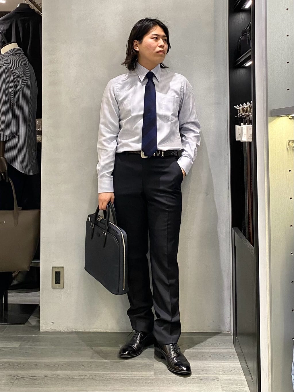 nishiさんの「TAKEO KIKUCHI｜ドビーストライプ ビジネス シャツ」を使ったコーディネート