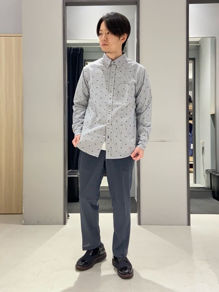 わいずみさんの「TAKEO KIKUCHI｜ハットモチーフ ジャカード ストライプ シャツ」を使ったコーディネート