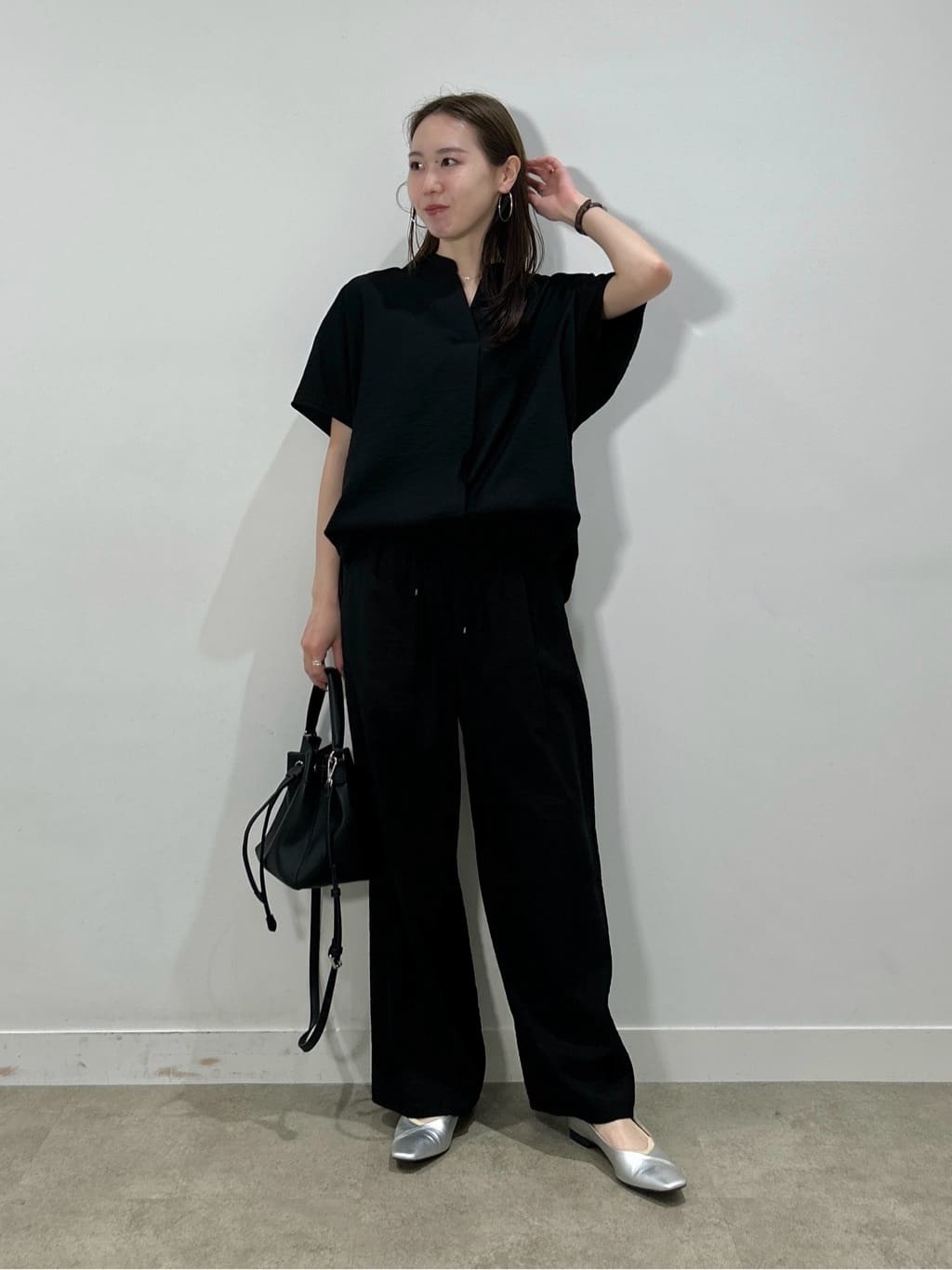 mitsukiさんの「INDIVI｜【洗える／UVケア／SETUP可能】ドロストワイドパンツ」を使ったコーディネート