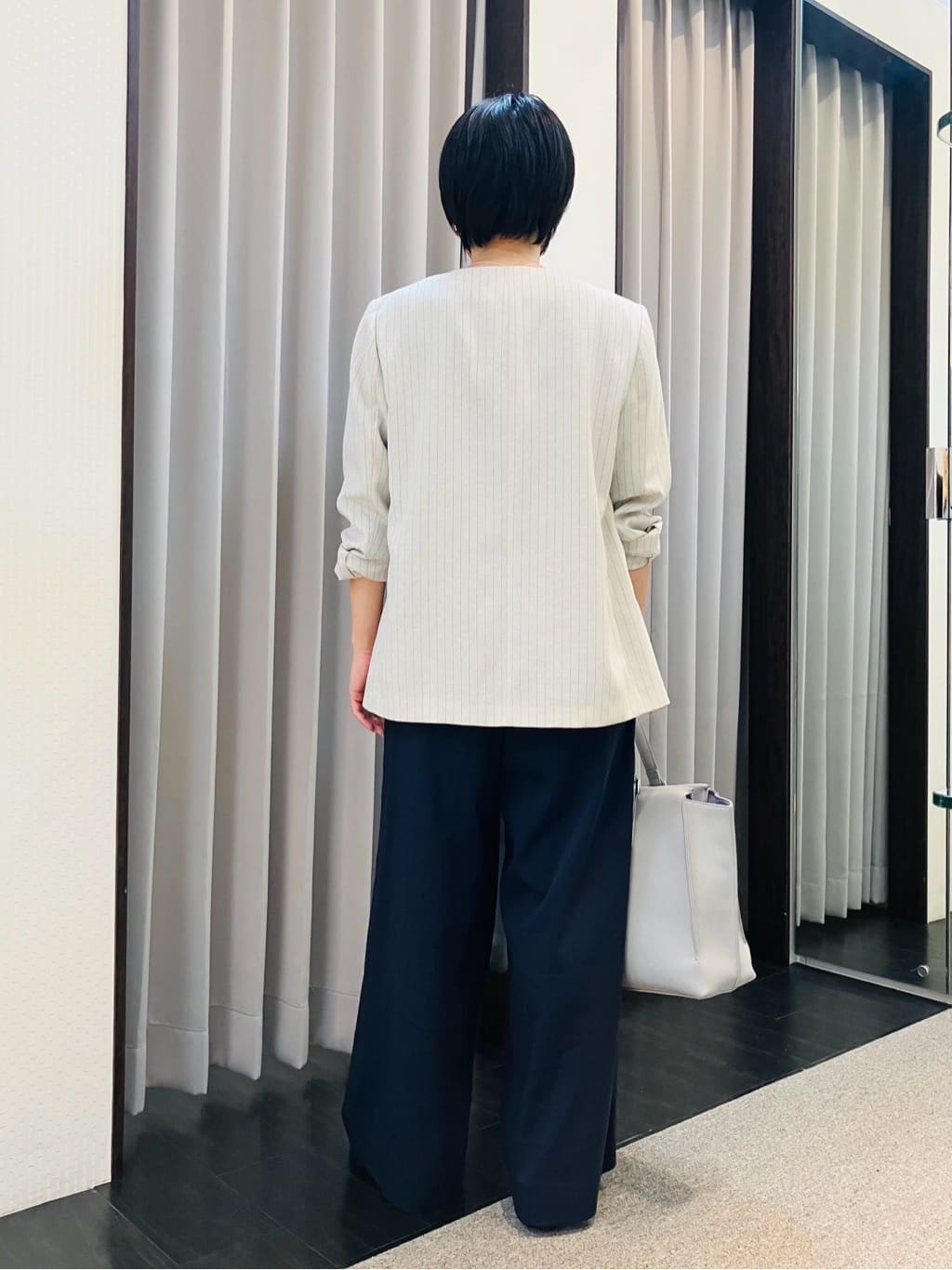 AYAさんの「INDIVI｜【褒められパンツ／洗える／ウエストゴム】ワイドタックパンツ」を使ったコーディネート