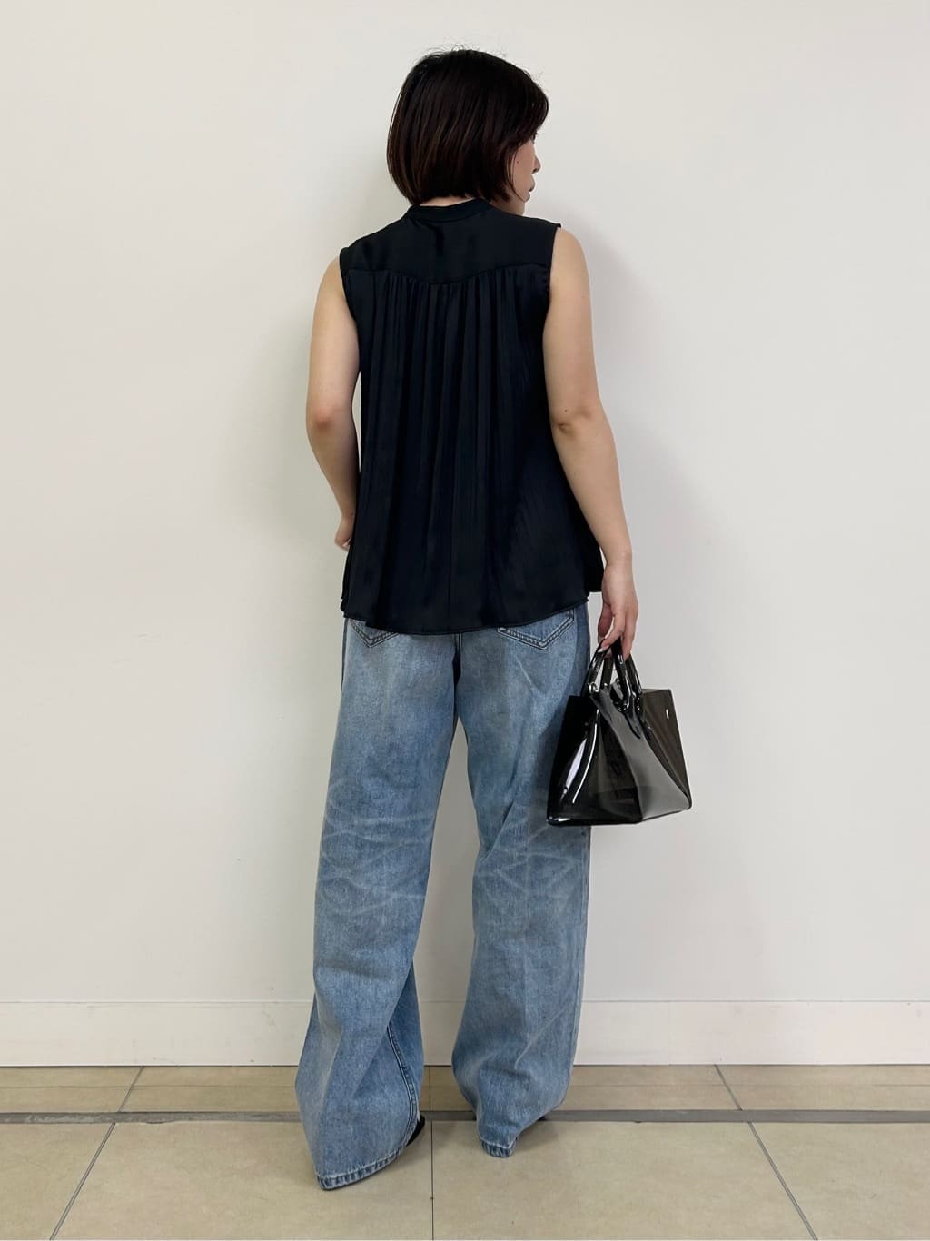 とりみさんの「DRESSTERIOR｜ヴィンテージ加工ワイドデニムパンツ」を使ったコーディネート