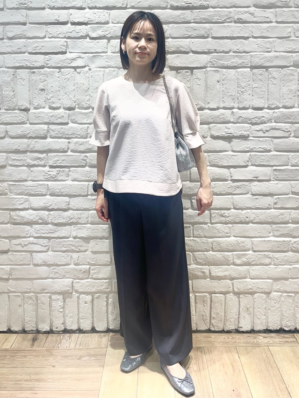 がんさんの「index｜《8色展開／XS-LLサイズ》タックパフスリーブブラウス【洗濯機洗い可／吸水速乾／防シワ／抗ピル】」を使ったコーディネート