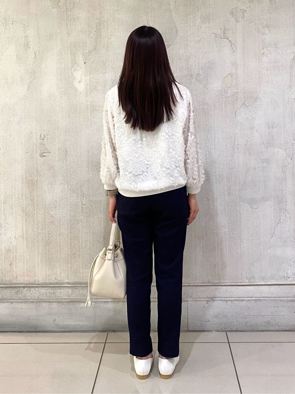 momoさんの「INDIVI｜【パンツ人気1位／褒められパンツ／洗える】ウエストゴムタックテーパードパンツ」を使ったコーディネート