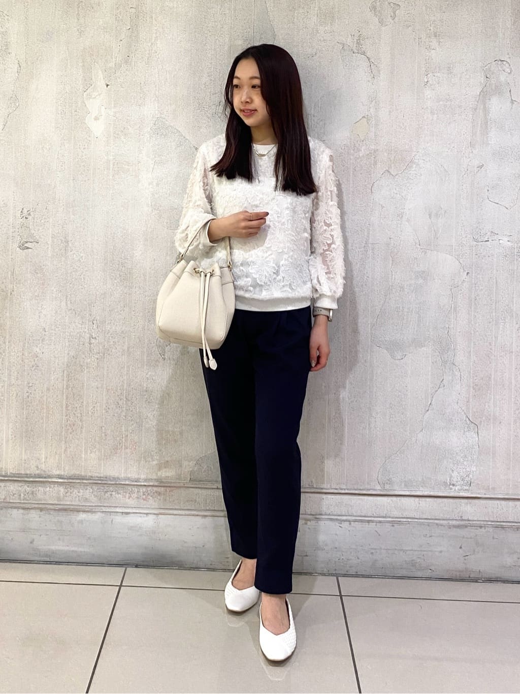 momoさんの「INDIVI｜【パンツ人気1位／褒められパンツ／洗える】ウエストゴムタックテーパードパンツ」を使ったコーディネート