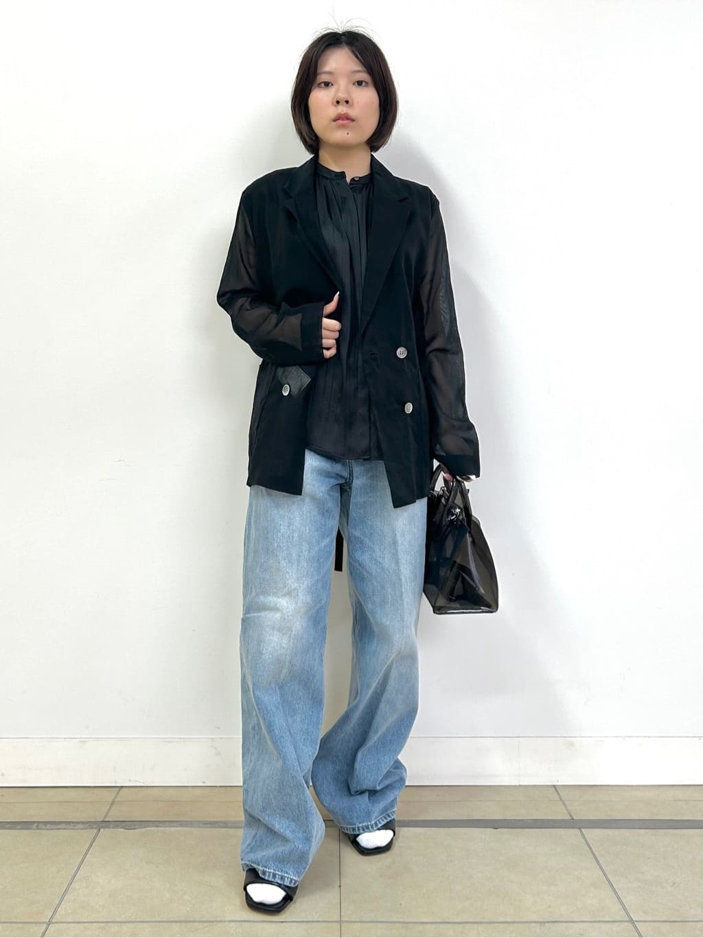 とりみさんの「DRESSTERIOR｜ヴィンテージ加工ワイドデニムパンツ」を使ったコーディネート