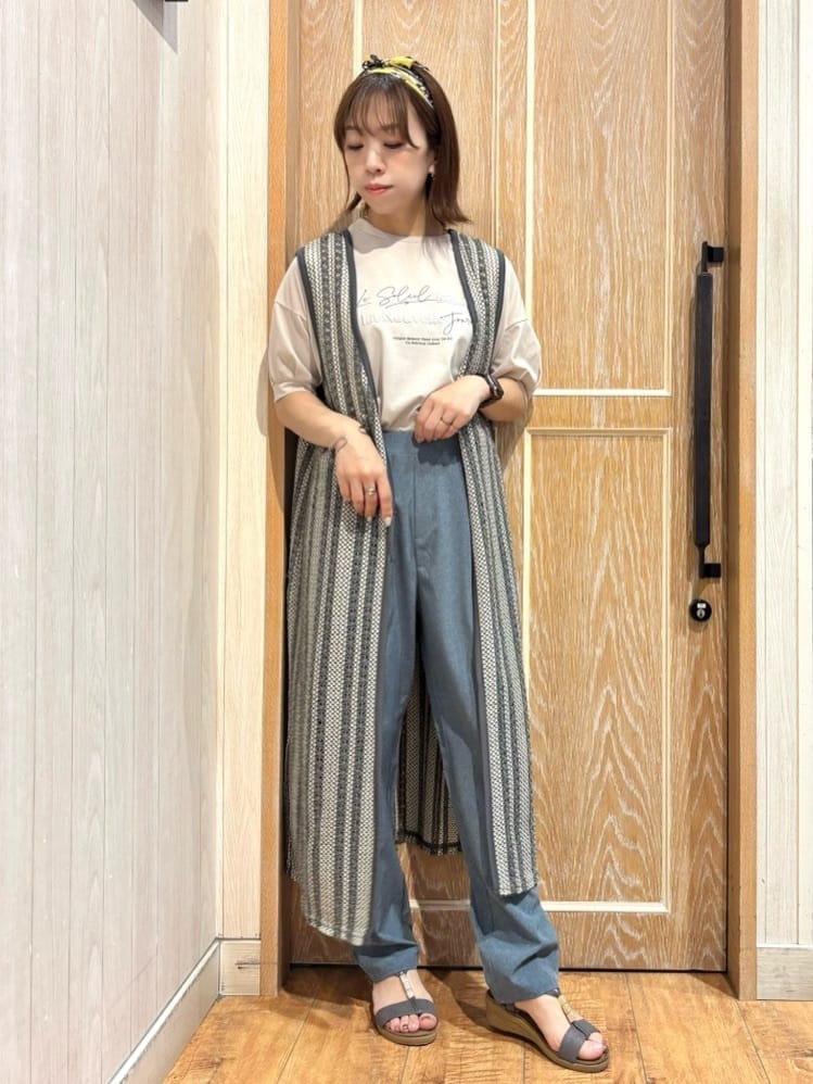 meiさんの「SHOO･LA･RUE｜【S-LL/ひんやり/UV】ぷっくりラメプリントロゴTシャツ」を使ったコーディネート