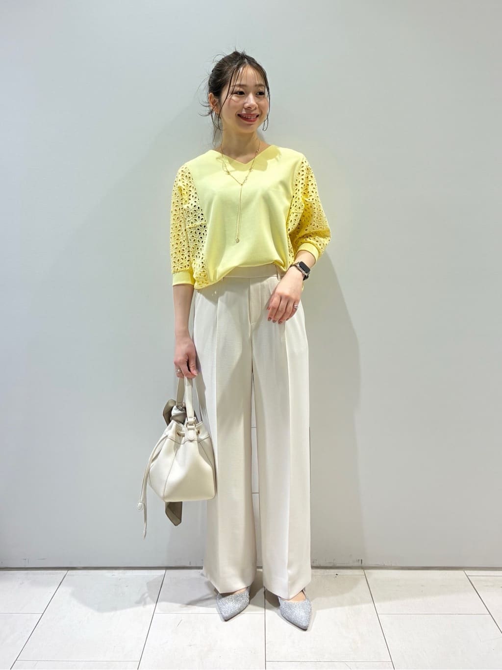 KAOさんの「INDIVI｜【60cm四方】スクエアスカーフ」を使ったコーディネート