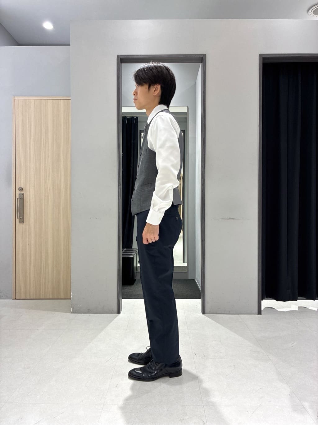 わいずみさんの「TAKEO KIKUCHI｜【Three by Three】シャイニーシャークピンヘッド ベスト / 3ピース対応」を使ったコーディネート