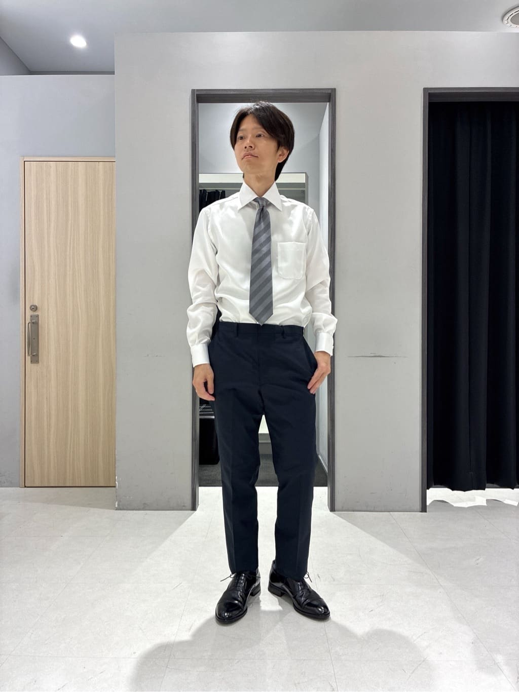 わいずみさんの「TAKEO KIKUCHI｜【Three by Three】シャイニーシャークピンヘッド ベスト / 3ピース対応」を使ったコーディネート