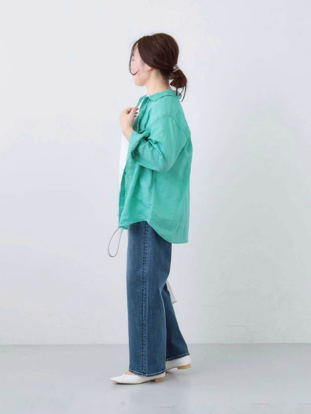 kaoさんの「INDIVI｜【褒められデニム】ワイドストレート デニムパンツ」を使ったコーディネート