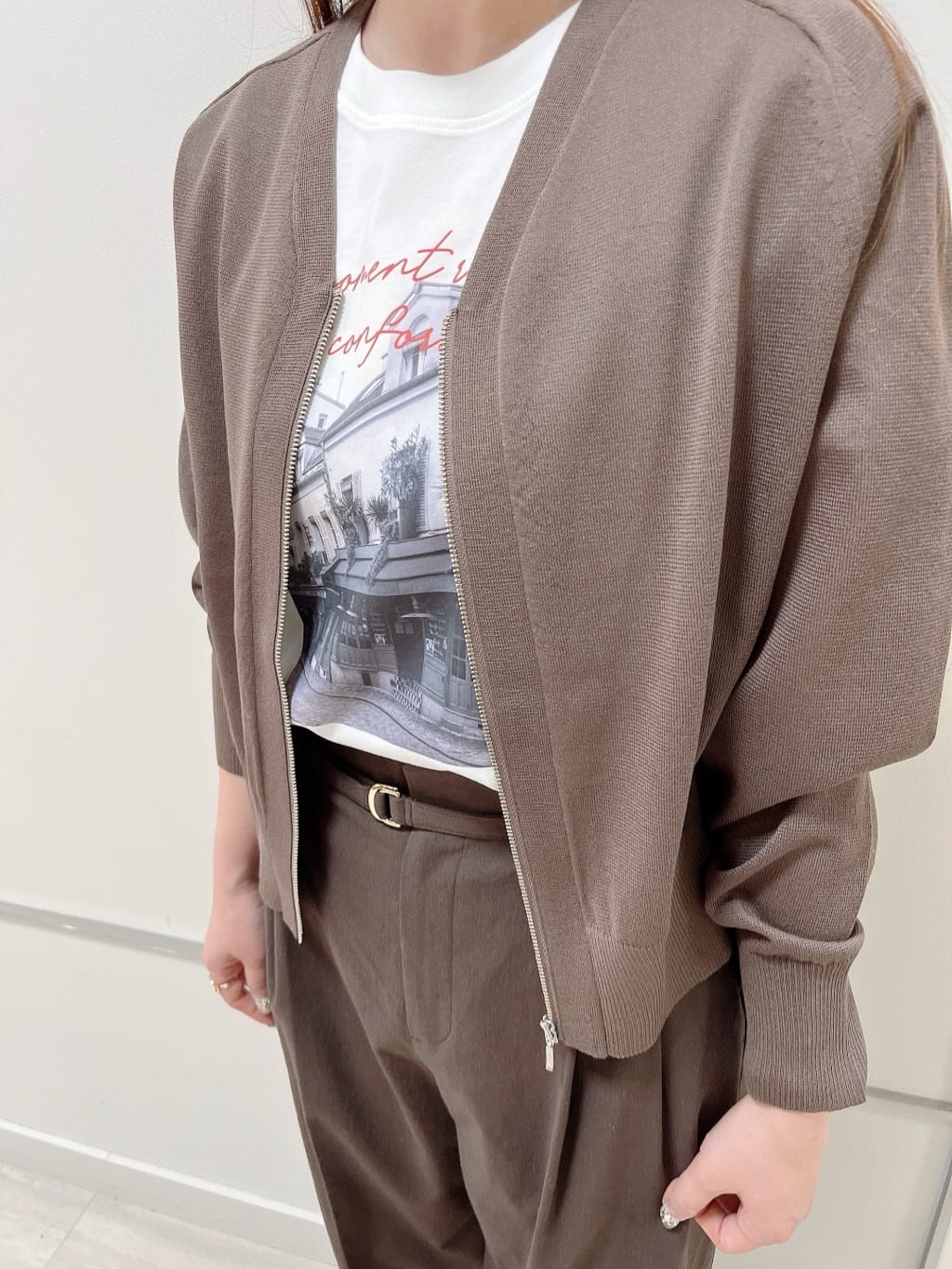 n a oさんの「UNTITLED｜◆【セットアップ可能／オンオフ】ラミー混 タックワイドパンツ」を使ったコーディネート