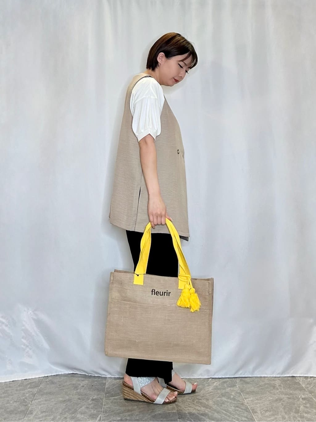 ネリさんの「SHOO･LA･RUE｜【S-LL/ひんやり/UV】ぷっくりラメプリントロゴTシャツ」を使ったコーディネート