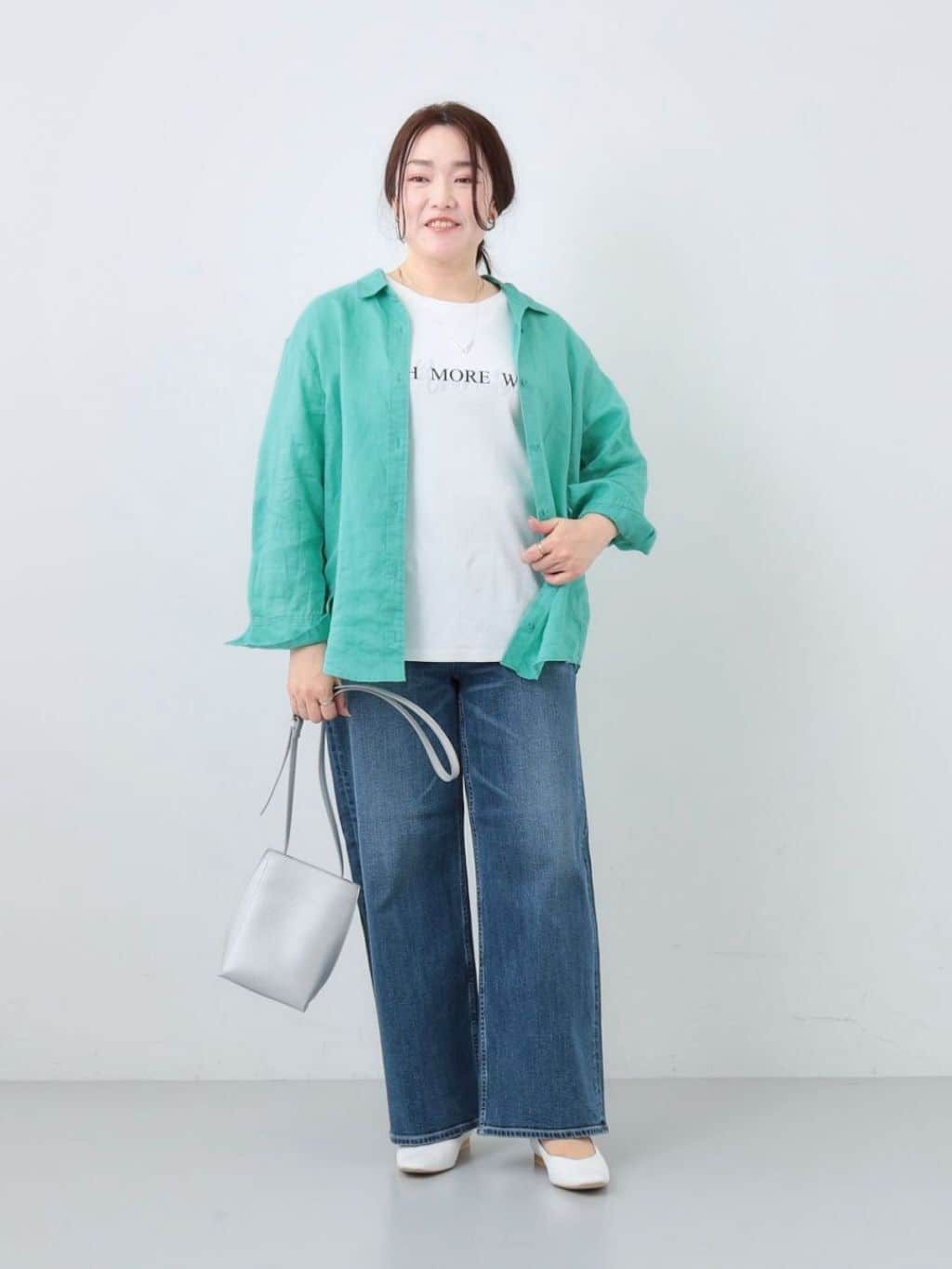 kaoさんの「INDIVI｜【褒められデニム】ワイドストレート デニムパンツ」を使ったコーディネート